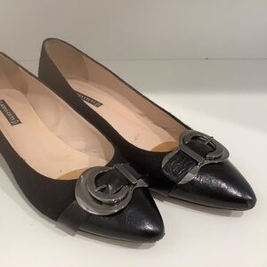 Elegant Black Loafers with Pointed Toe and Buckle